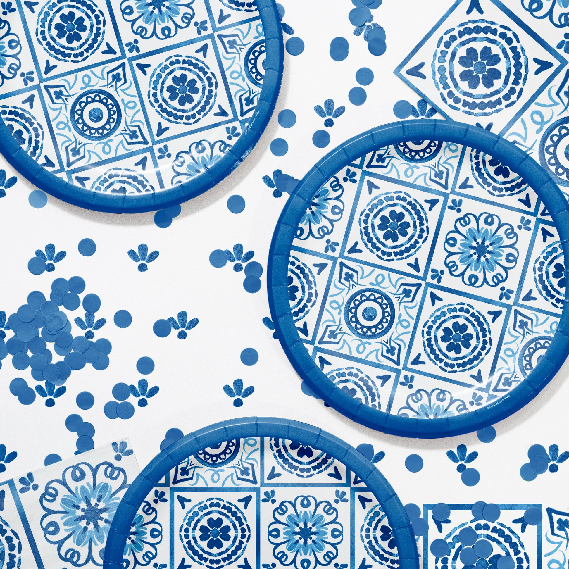 Blue Willow Banquet Paper Plates 96 ct Lifestyle Image