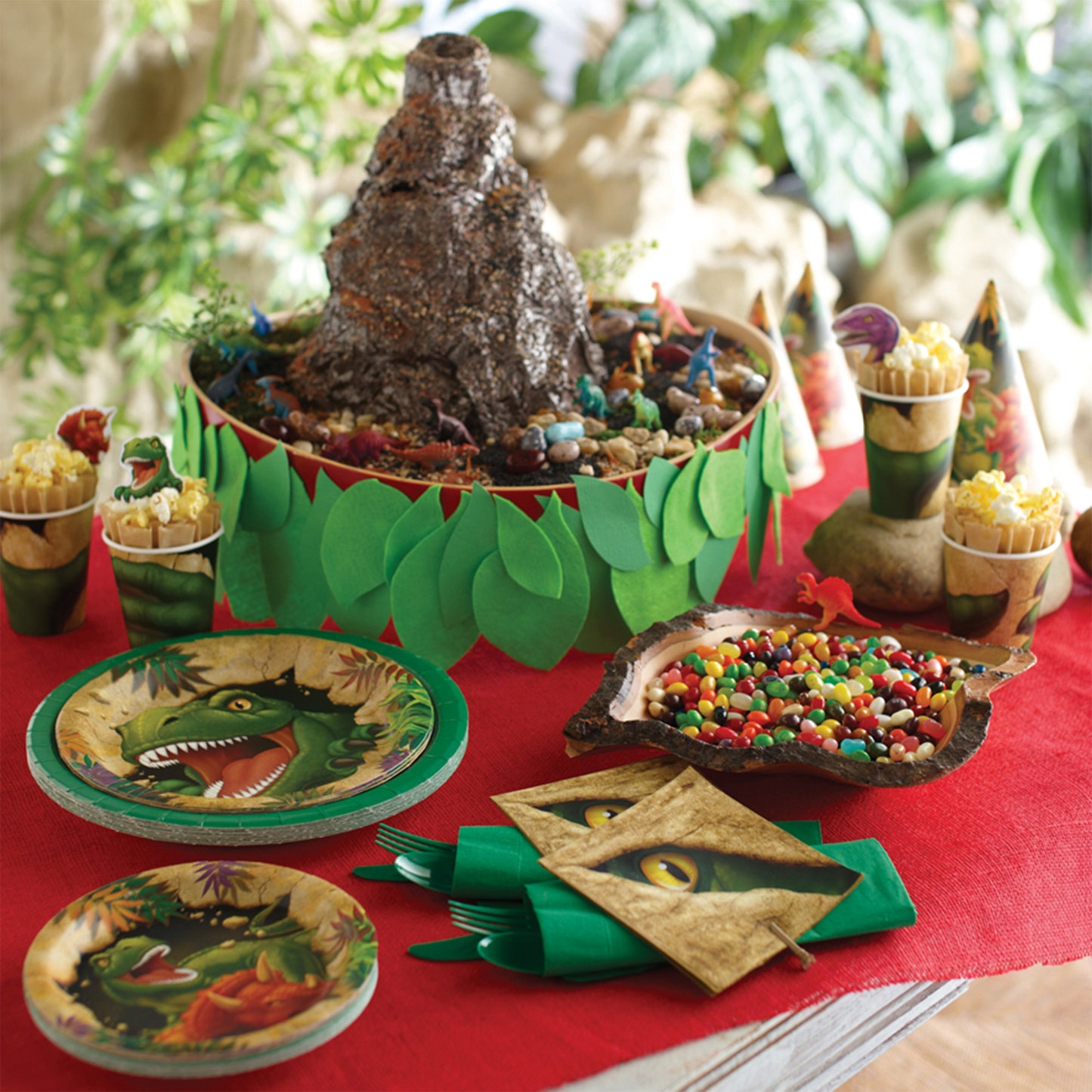 Dino Blast Dinner Plates 96 ct