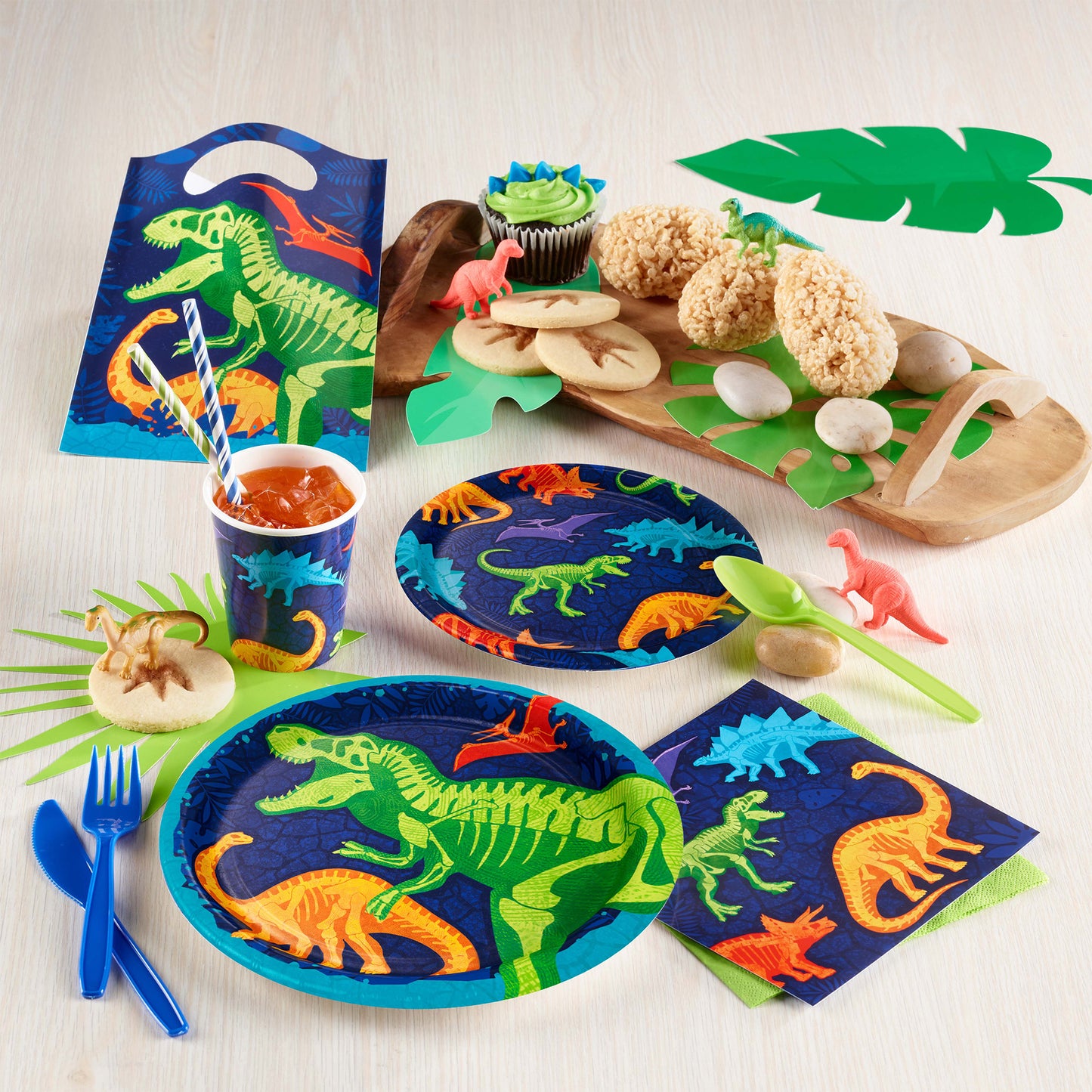 Dino Dig Dinner Plates 96 ct