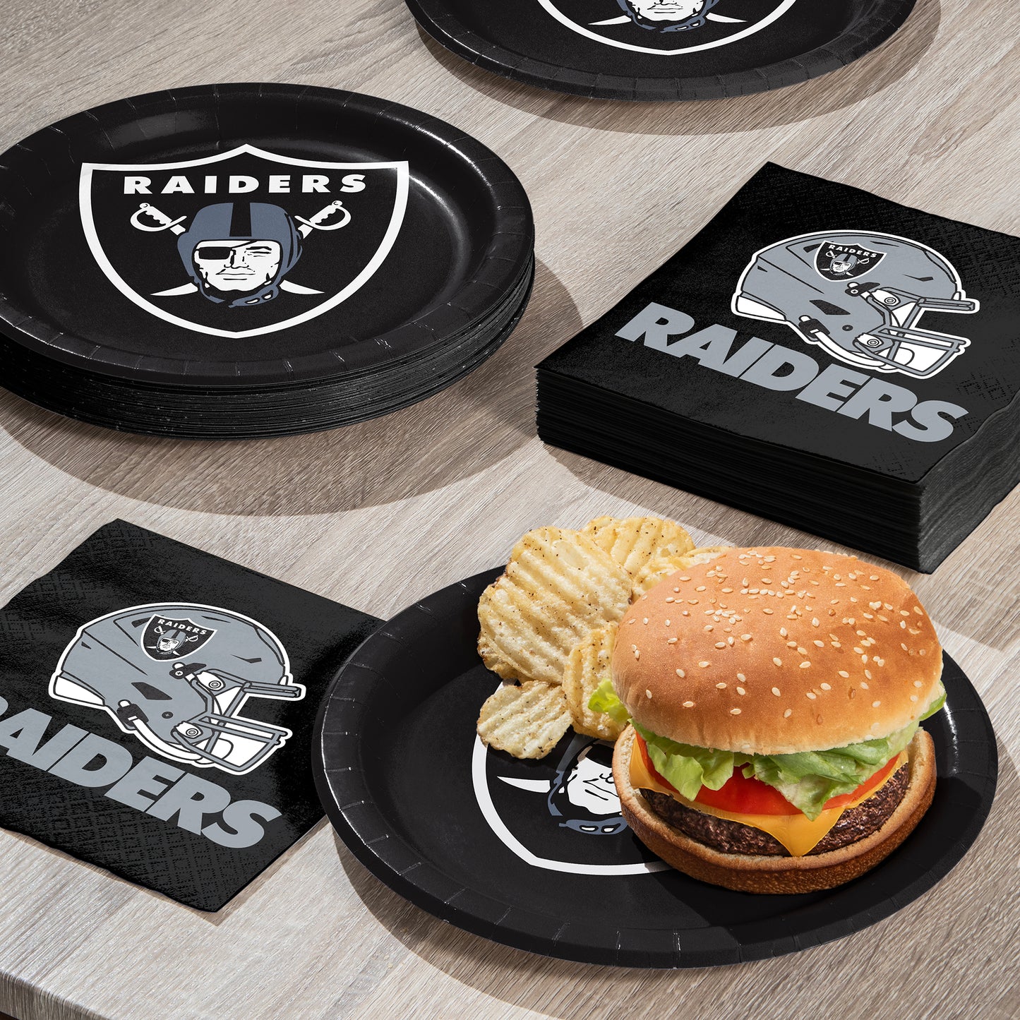 Las Vegas Raiders Dinner Plates 96 ct