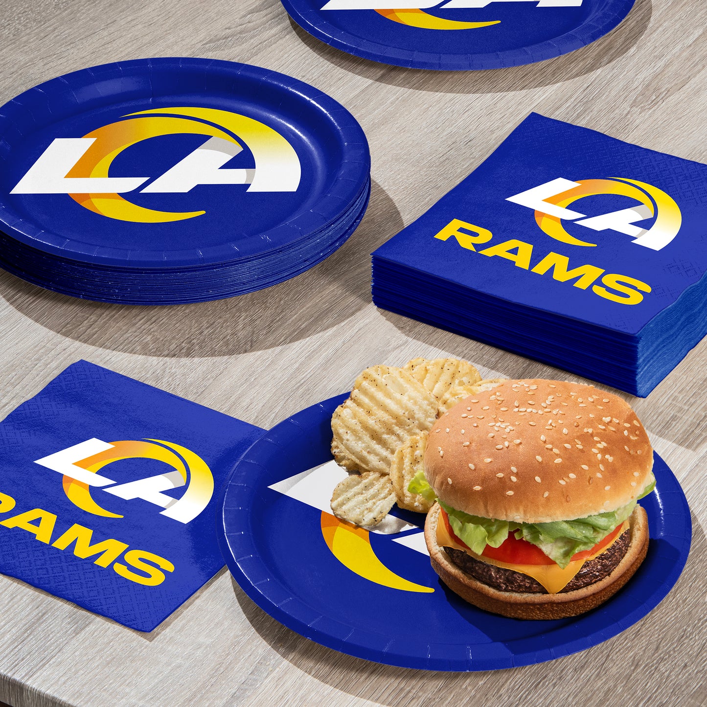Los Angeles Rams Dinner Plates 96 ct