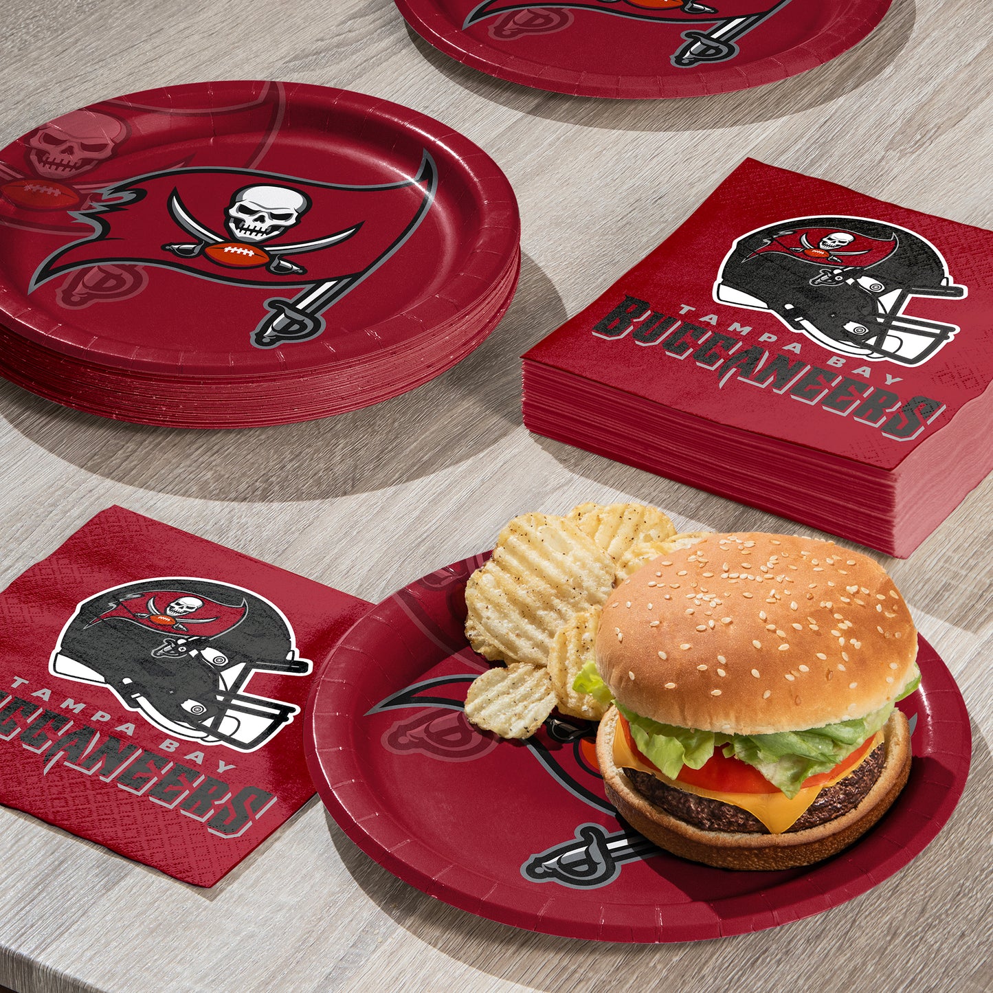 Tampa Bay Buccaneers Dinner Plates 96 ct